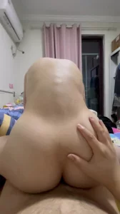 [原创] 到三甲蜜桃臀女医生家里排精