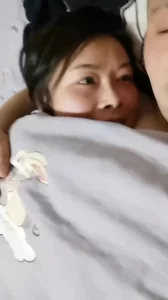 精品！45岁风骚老板娘想被3p！想我看着她被艹！申精！